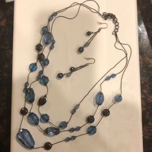 💙💙Shades of Blue Necklace and earring set💙💙